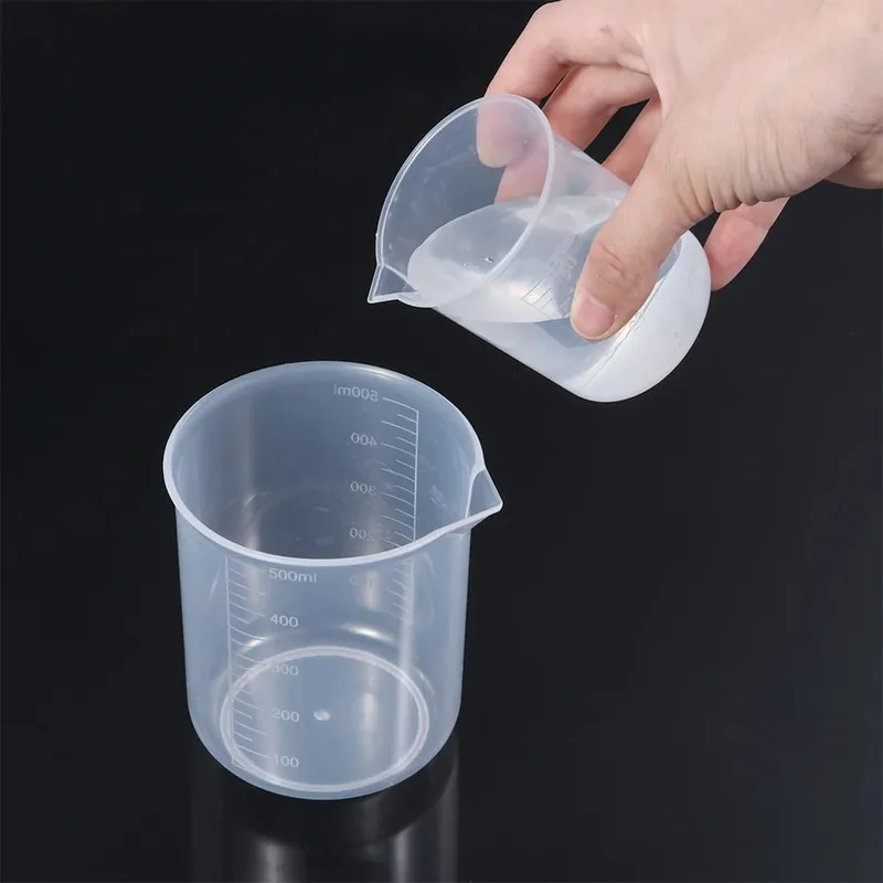 ถ้วยตวงพลาสติกโปร่งใสห้องปฏิบัติการ Beaker สำเร็จการศึกษาของเหลวเหยือกถ้วยครัวเบเกอรี่ทำอาหารการวัดขนาดคอนเทนเนอร์
