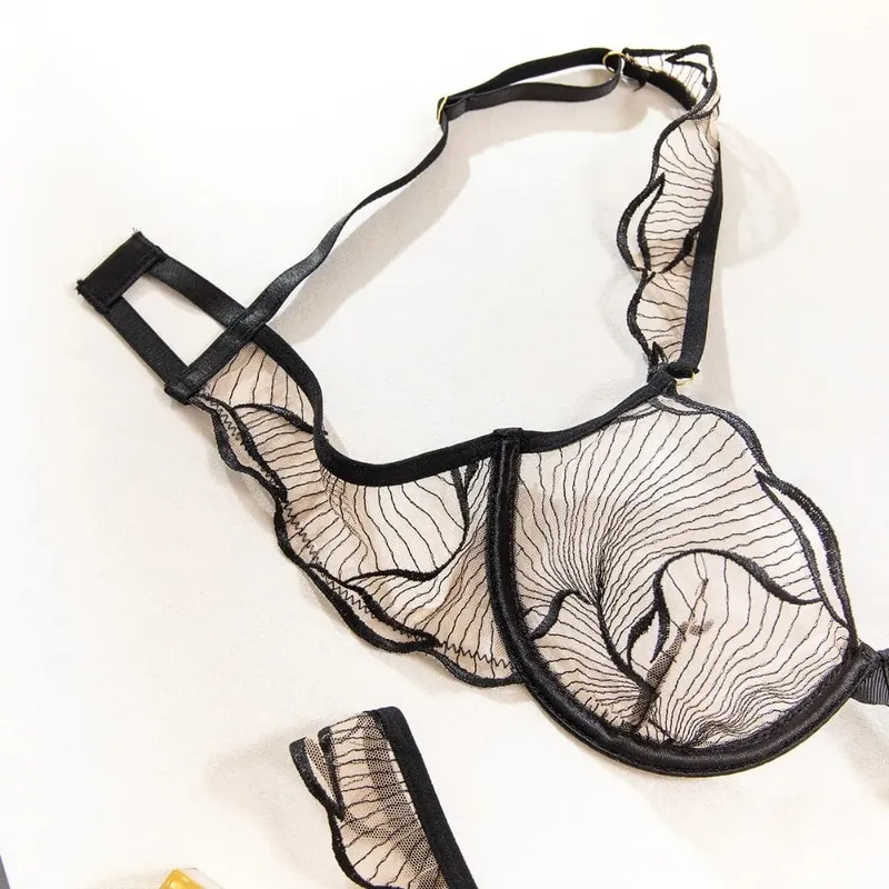 Ultra Thin French Floral Lace Bra Set Women Hollow Embroidery Minimizer Brassiere Soft Breathable Daily Lingerie 32-38ABC セクシーな