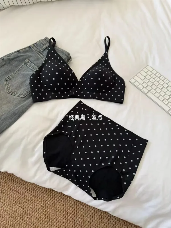 American Retro Polka Dot Bra Seamless Deep V Wireless Jelly Support Anti Sagging Lingerie Set Sexy Comfort MOYISU Sexy Bra Set