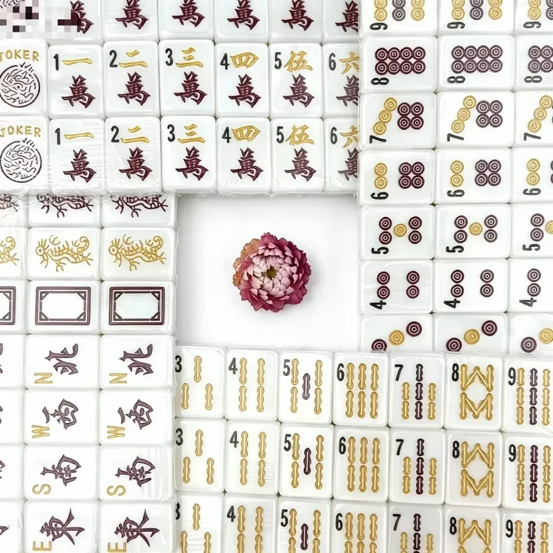 Ideal Christmas Gift Mini Luxury 160Pcs American Mahjong Set White Mother-of-Pearl Acrylic Portable Game for Family Gathering