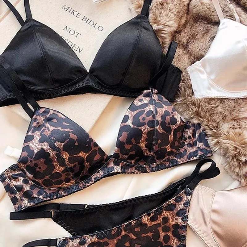 Women Sexy Lingerie Hot Underwear Triangular Cup Bra Set Small Chest Top Support Bra Comfortable Push Up Bra Breathable Seamless