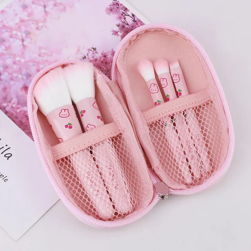 5Pcs Cute Compact Makeup Brush Set na May Case Premium Brush para sa Flawless Foundation Blush Eyeshadow Application Beauty Tools — image 2