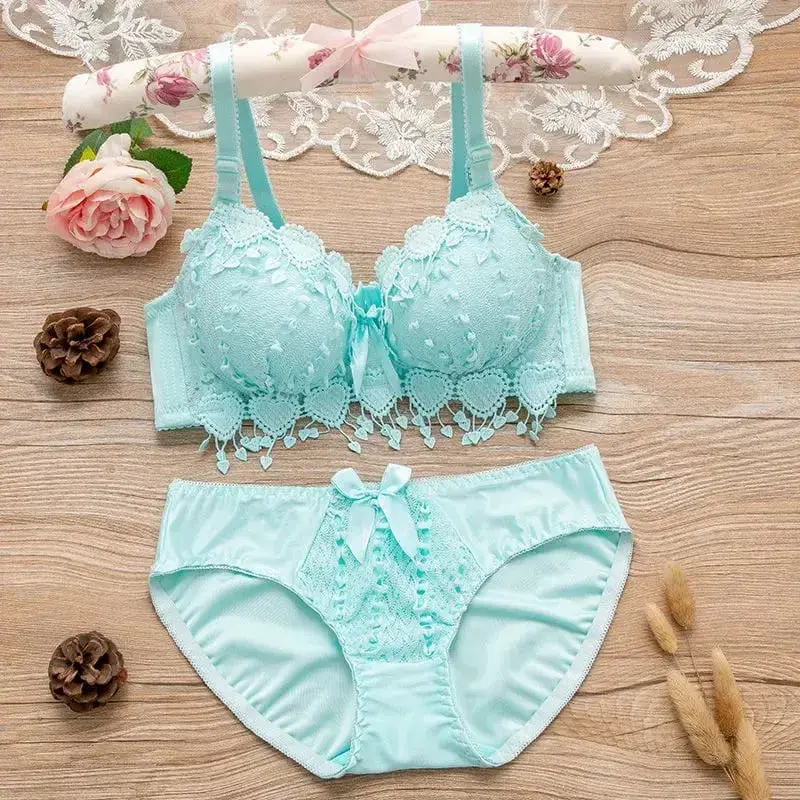 New Top Japanese Bra Women Lace Underwear Embroidery Bra A B Cup Brassiere Wireless Bra Push Up Sexy Lingerie set