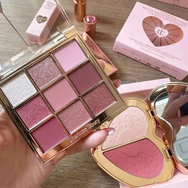 Палитра теней для век Charlotte Tilbury с атласно-матовым мерцанием и металлическим финишем. Простые в использовании 9 оттенков CT. Трендовые образы 2026 года.