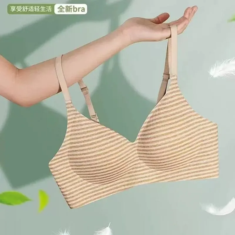 Женское нижнее белье для маленькой груди