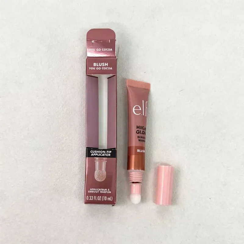 ELF Lesk na rty Natural Shine & Blush Liquid Voděodolný a odolný proti potu Snadno se rozmazává Lehký a dlouhotrvající make-up
