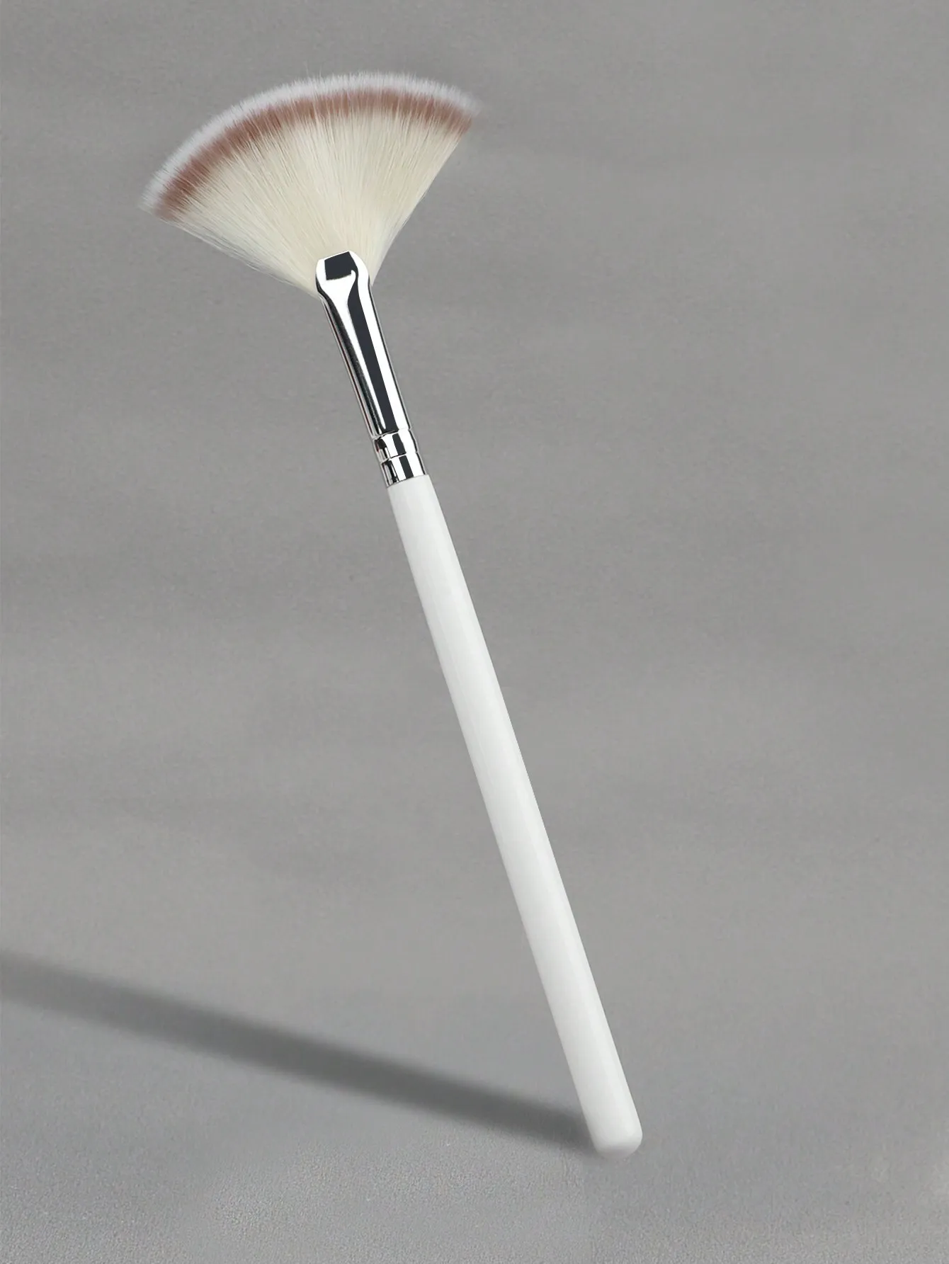 1pc Soft Facial Fan Brush Blush Fan Mask Brushes Slim Soft Face Mask Brush Applicator For Peel Glycolic Masks Makeup