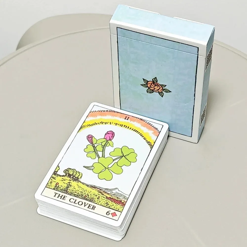 36 db kártya Pixie elképesztő 9*6 cm-es lenormandja, a Smith-Waite tarotpakli és az „Arany Hiúság” grafikájával készült