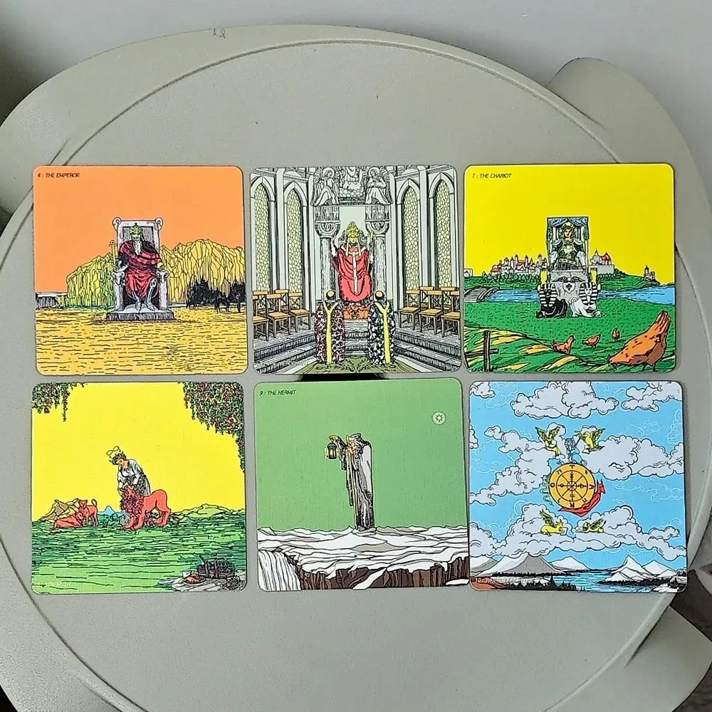 Širokoúhlý tarot RWS – kompaktní edice 78 ks karet + 2 speciální karty s rámečkem dvojitě embosované ve dvoudílné pevné krabičce