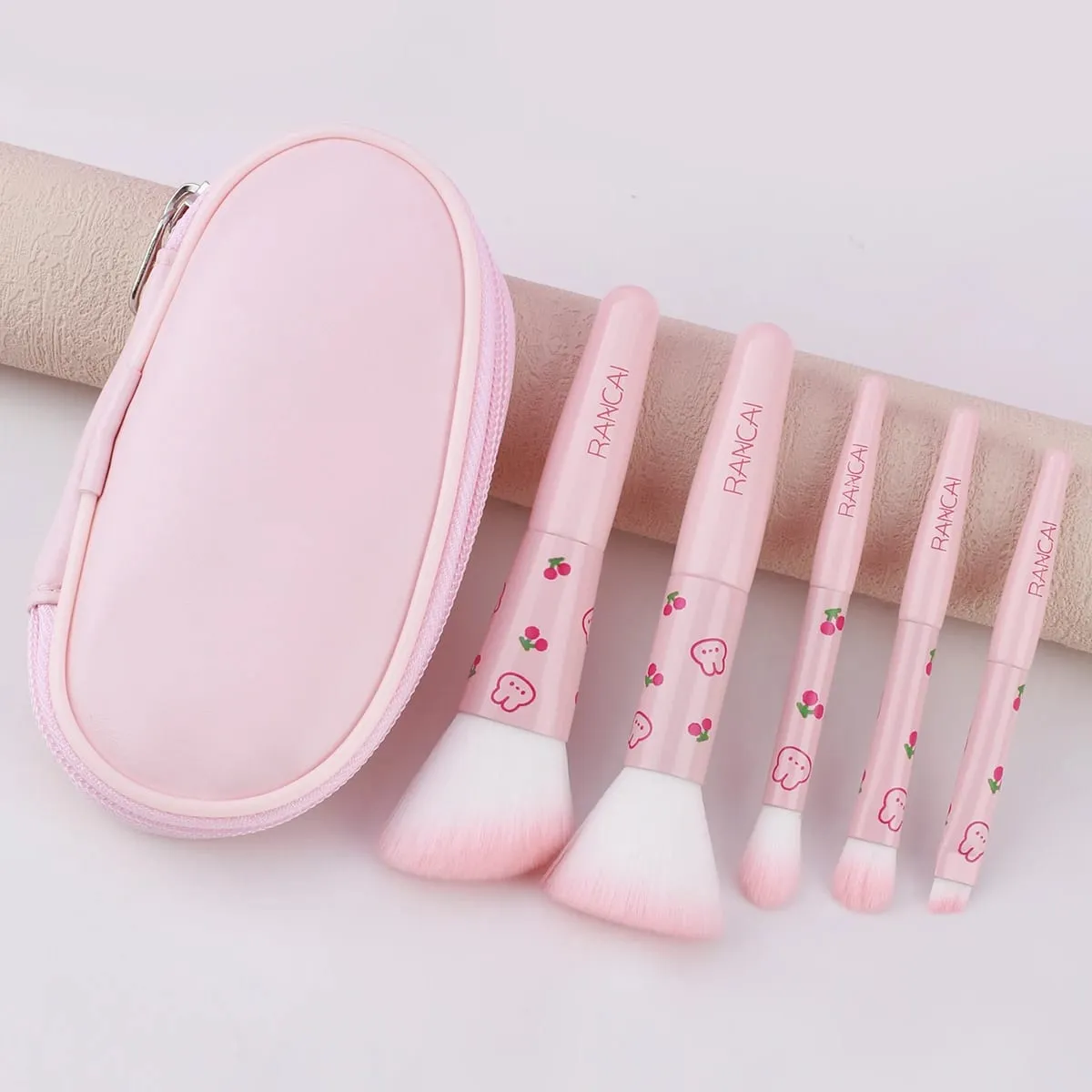 5Pcs Cute Compact Makeup Brush Set na May Case Premium Brush para sa Flawless Foundation Blush Eyeshadow Application Beauty Tools — image 5