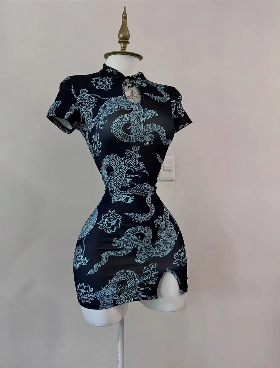 National Trend Style Dragon Pattern Βελτιωμένο Cheongsam κοντομάνικο όρθιο γιακά με σέξι κοντή φούστα με κουμπιά