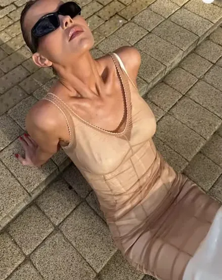 Sexy nahé šaty s výstřihem do V s výstřihem do V, Dámské Elegantní Skládané šaty Bez rukávů Úzké stahovací šaty 2026 Letní Party Neformální Streetwear — image 6