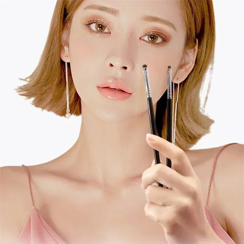 4pcs Detail small Eyeshadow Make up brush Pony hair Precision Eye shadow Makeup brushes Tapered Smudge cosmetic tools