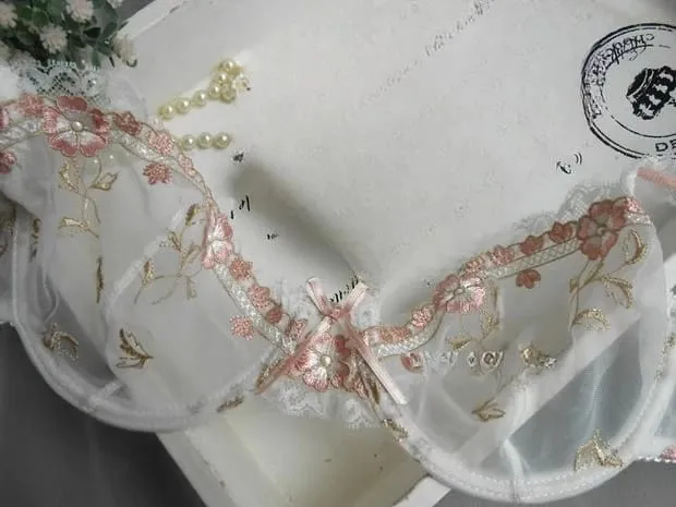 Fransk blonde-bh og trussesæt til Plus Size - Gennemsigtigt mesh Ultratynd fuld-bust-støtte Anti-slappende lingeri Sexet design