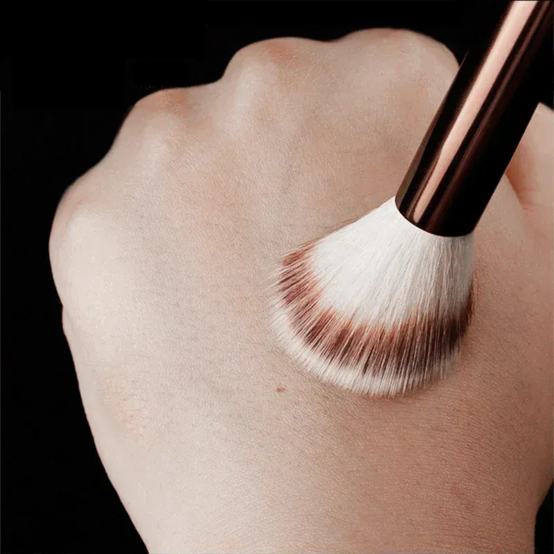 เบอร์ 15 แปรงปัดแก้มนาฬิกาทราย Angled Contour Blush Stippling Brush แก้มครีม Liquid Blushes แปรงแต่งหน้า แปรงปัดแก้มครีม