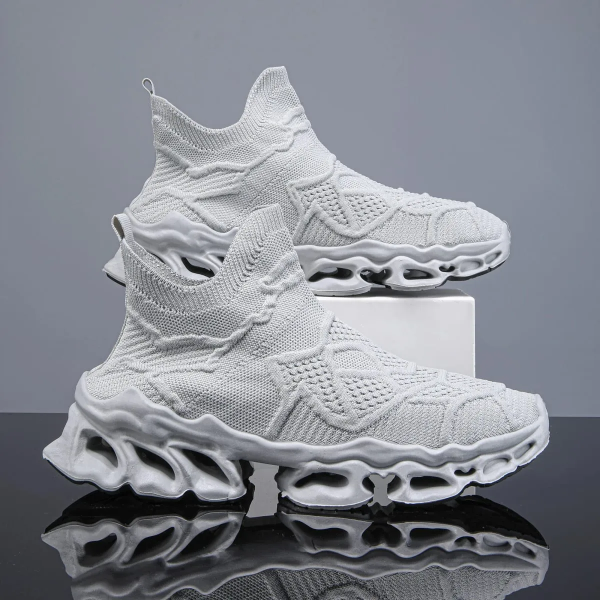 Men's Stylish Lightweight Casual Sneakers New Style Mesh Breathable Blade Sole Comfortable Fashionable Men's Footwear — image 3