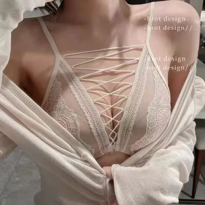 French Sexy Lingerie Set Soft Underwire Push Up Bra for Small Chest Deep Gather Lace Up Cutout Pure Look CA MOYISU Sexy Tushy
