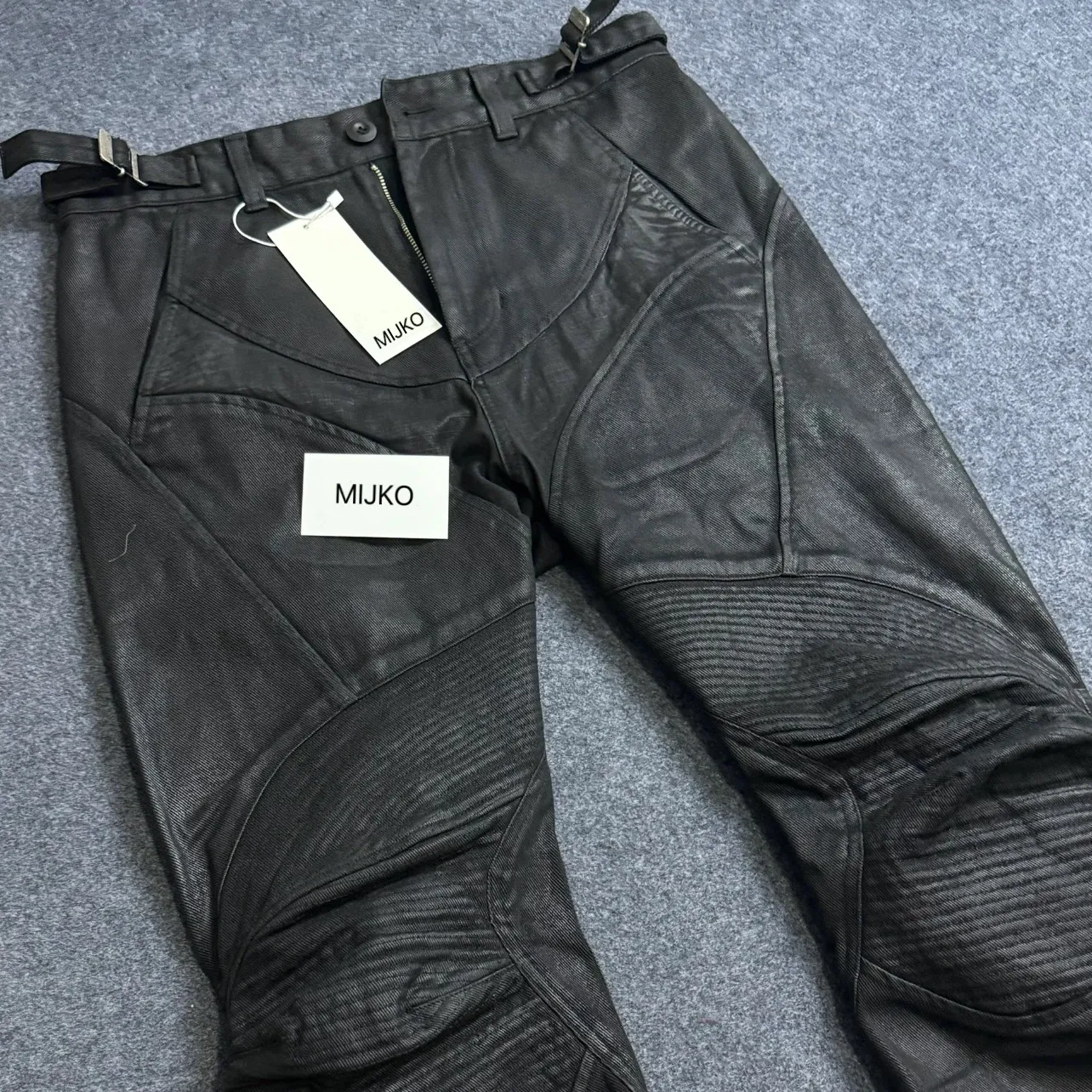 Techwear Style Waxing Coating Pleated Patchwork Punk Flared Jeans Man Waist Buckle Design Vintage Motorcycle Casual Pants