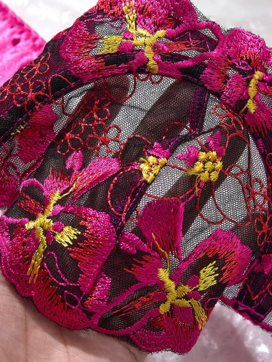 Sexy Rose-red Lingerie Including A Bra and Panties with Daisy Patterns As Well As Acomfortable Home-style Bra & Brief Sets