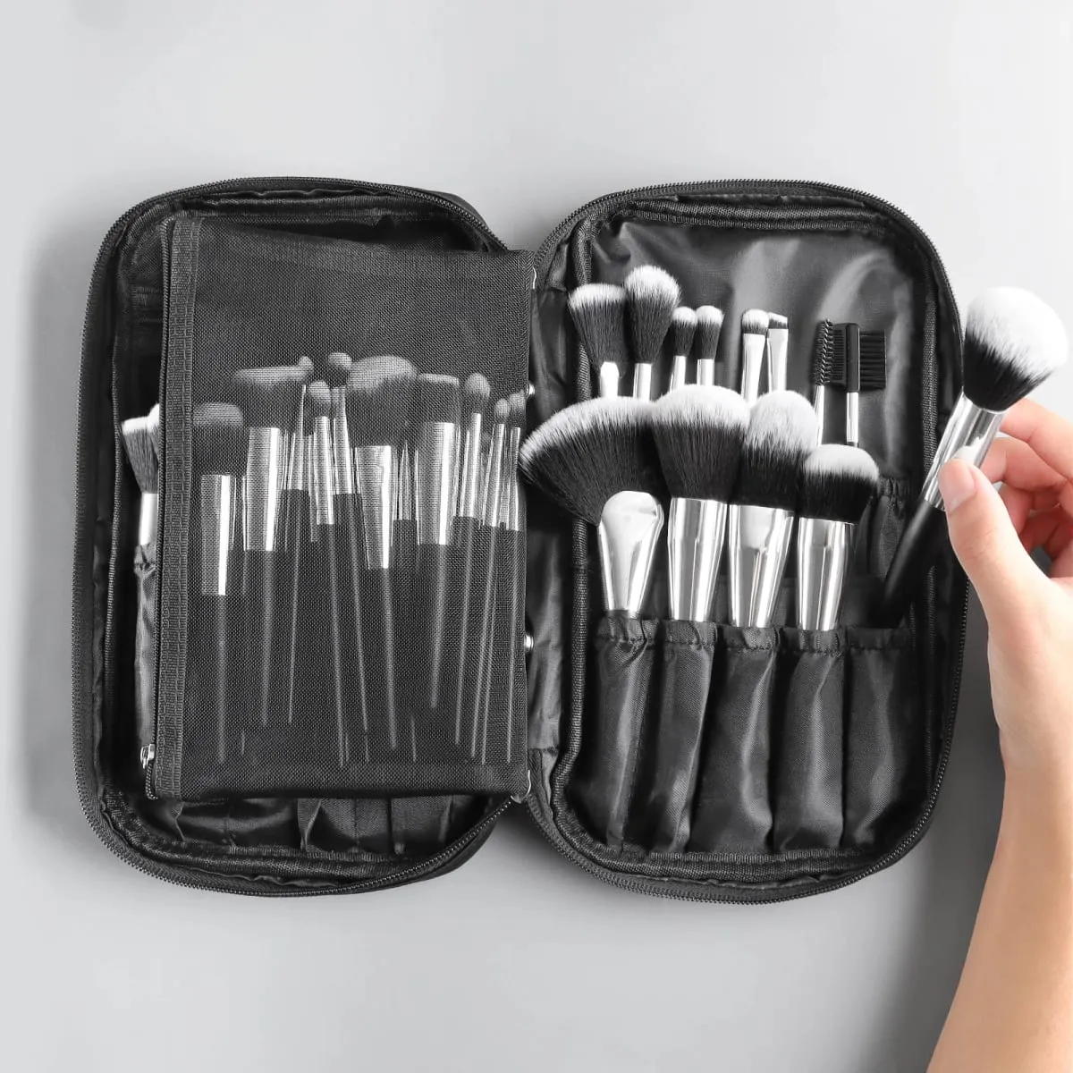 Professional 40Pcs Short Handle Makeup Brush Kit With Bag Complete Highlight Concealer Brow Tools For Daily Touch Up & Travel