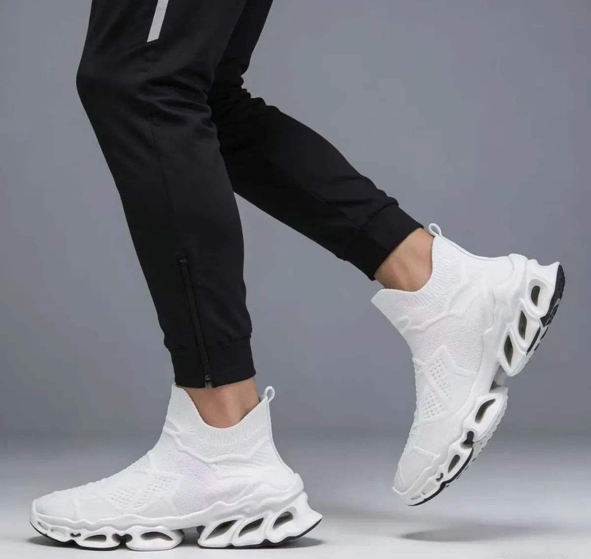Men's Stylish Lightweight Casual Sneakers New Style Mesh Breathable Blade Sole Comfortable Fashionable Men's Footwear — image 8