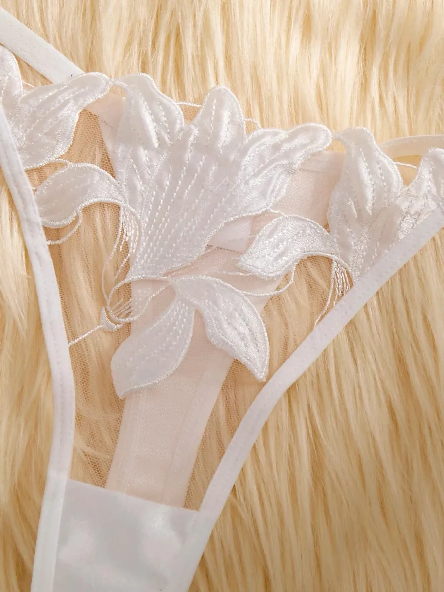 White Embroidered Print Pajama Set - A Set Featuring A Floral Design Suitable for Women A sexy Bra ZA824031