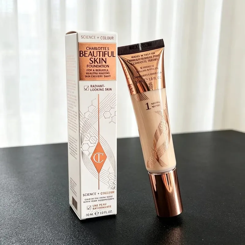 Charlotte Tilbury beállító púder kompakt szájfényes alapozó kéttónusú pirosító szemhéjpúder paletta könnyű, finom, hosszan tartó