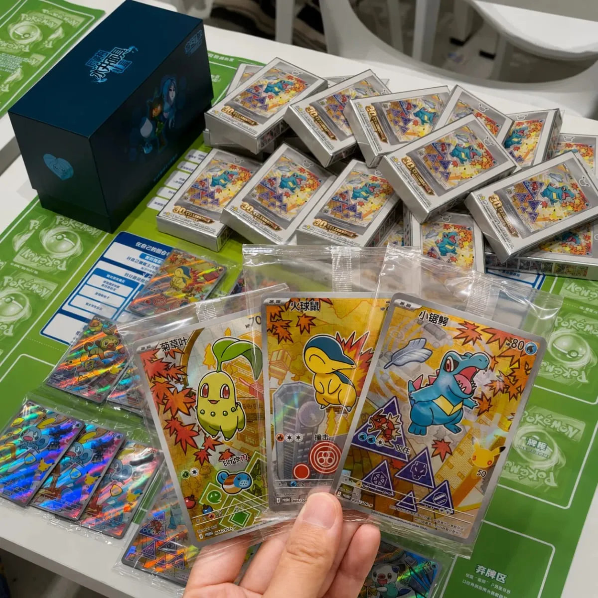 Hot 100% oficiální Pokémon 30. výročí Box Set Zjednodušená čínská PTCG Gem Pack Originální partneři Speciální ilustrační karty — image 5