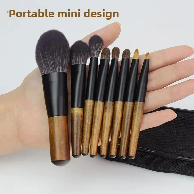 8 ชิ้น Mini Travel ชุดแปรงแต่งหน้าพร้อมกระเป๋าไม้ Handle แปรงเครื่องสำอางสำหรับ Face Powder Blush Highlighter คอนซีลเลอร์อายแชโดว์