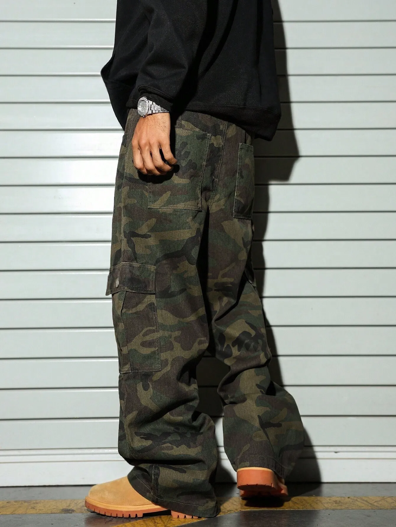 Men's Retro Camouflage Loose Straight-Leg Jeans with Multi-Pocket Design Ideal for Daily Streetwear Outfits