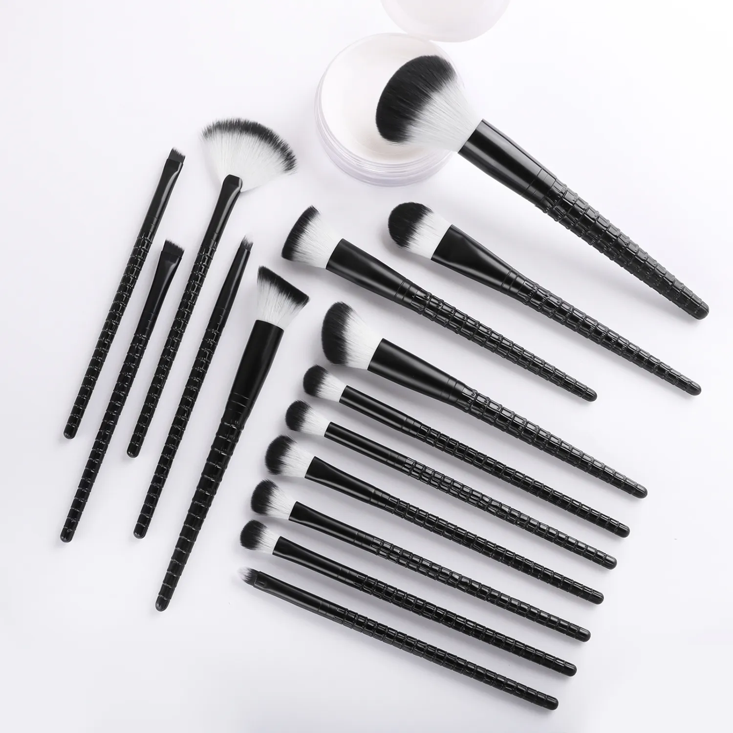 33Pcs All In One Makeup Tools Set 15 Brushes Beauty Sponges Powder Puff Eyelash Curler With Storage Bag For Full Face Makeup — image 3