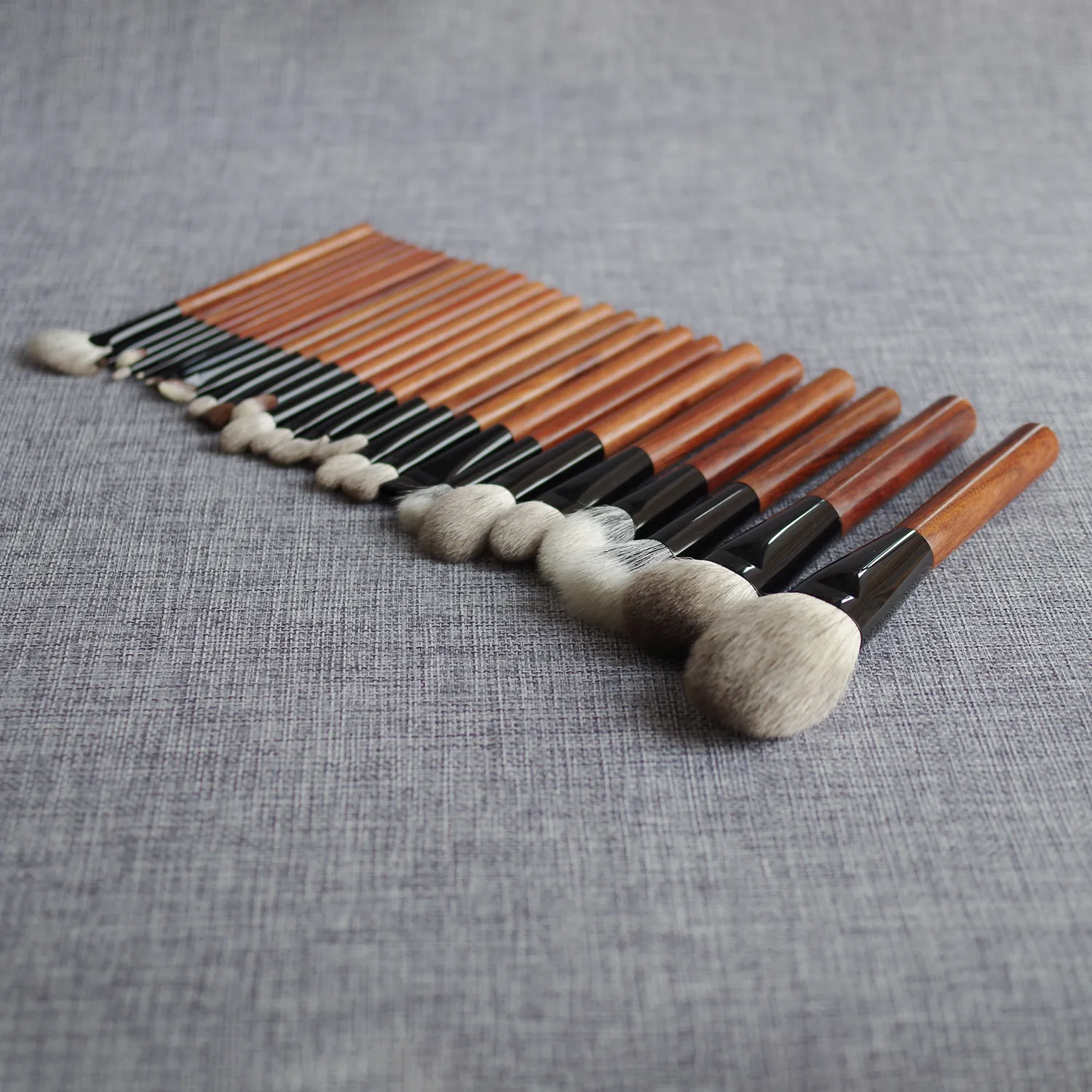 African Rosewood Handle Handmade Makeup Brushes 1pc Snow Fox Goat Hair Face Powder Blush Eye Shadow Brush Synthetic Makeup Brush