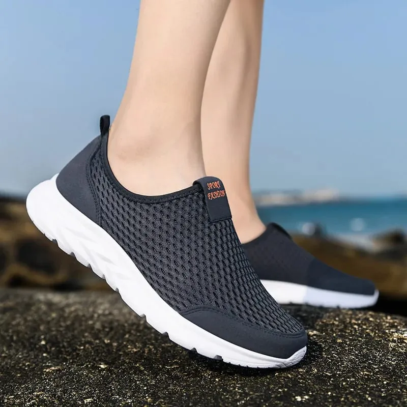 Lightweight Slip-On Shoes for Summer Large Mesh Breathable Men's Shoes Ultra-Light Soft-Soled Sports Shoes
