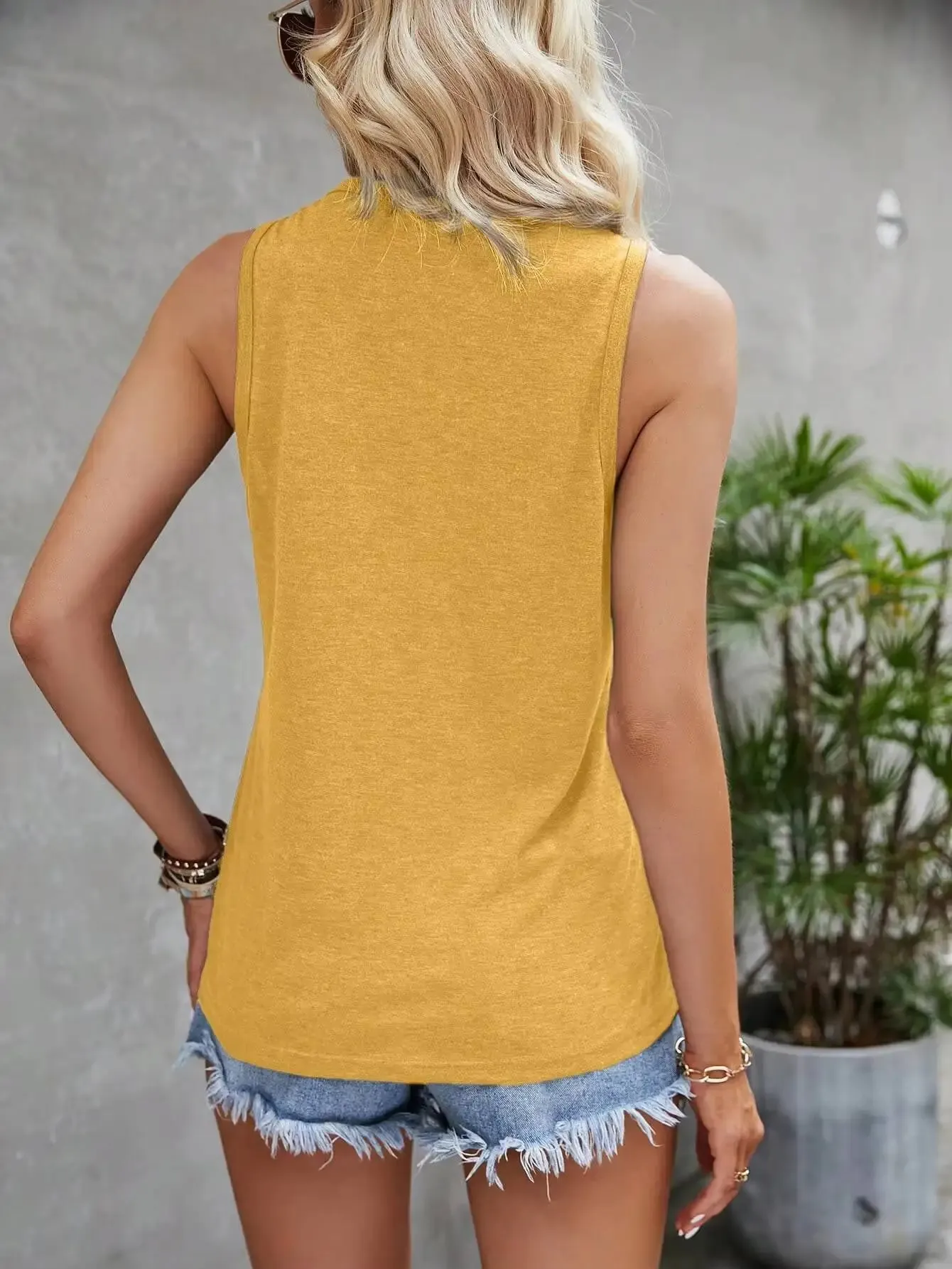 Casual Yellow Floral Print Round Neck Tank Top Loose Fit Sleeveless Blouse For Daily Vacation Beach Summer Outfits — image 4