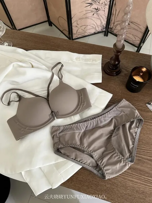 Front-Closure Backless Lingerie Set with Small-Bust Gathering Anti-Sagging Uplifting Comfortable And Wire-Free Bra Set.