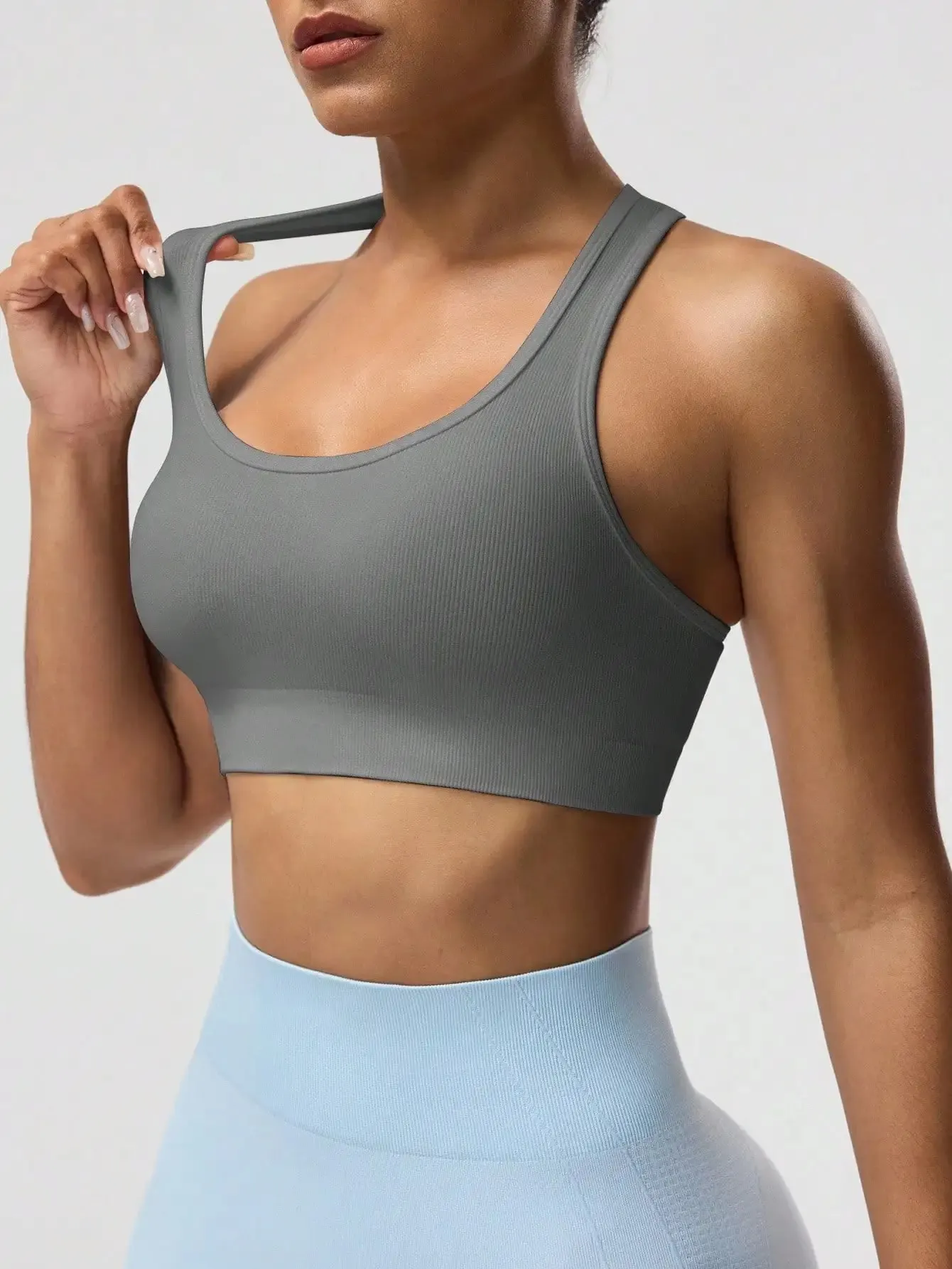 Seamless One-Piece Sports Bra with Wire-Free Support Bust Enhancement and Backless Design for Yoga and Outer Wear