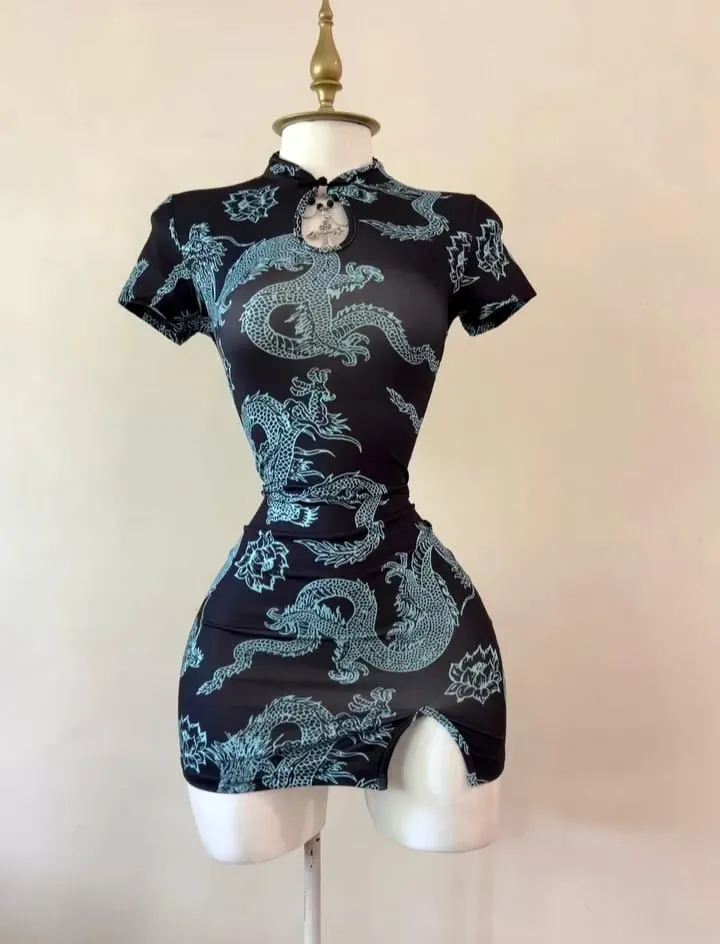 National Trend Style Dragon Pattern Βελτιωμένο Cheongsam κοντομάνικο όρθιο γιακά με σέξι κοντή φούστα με κουμπιά