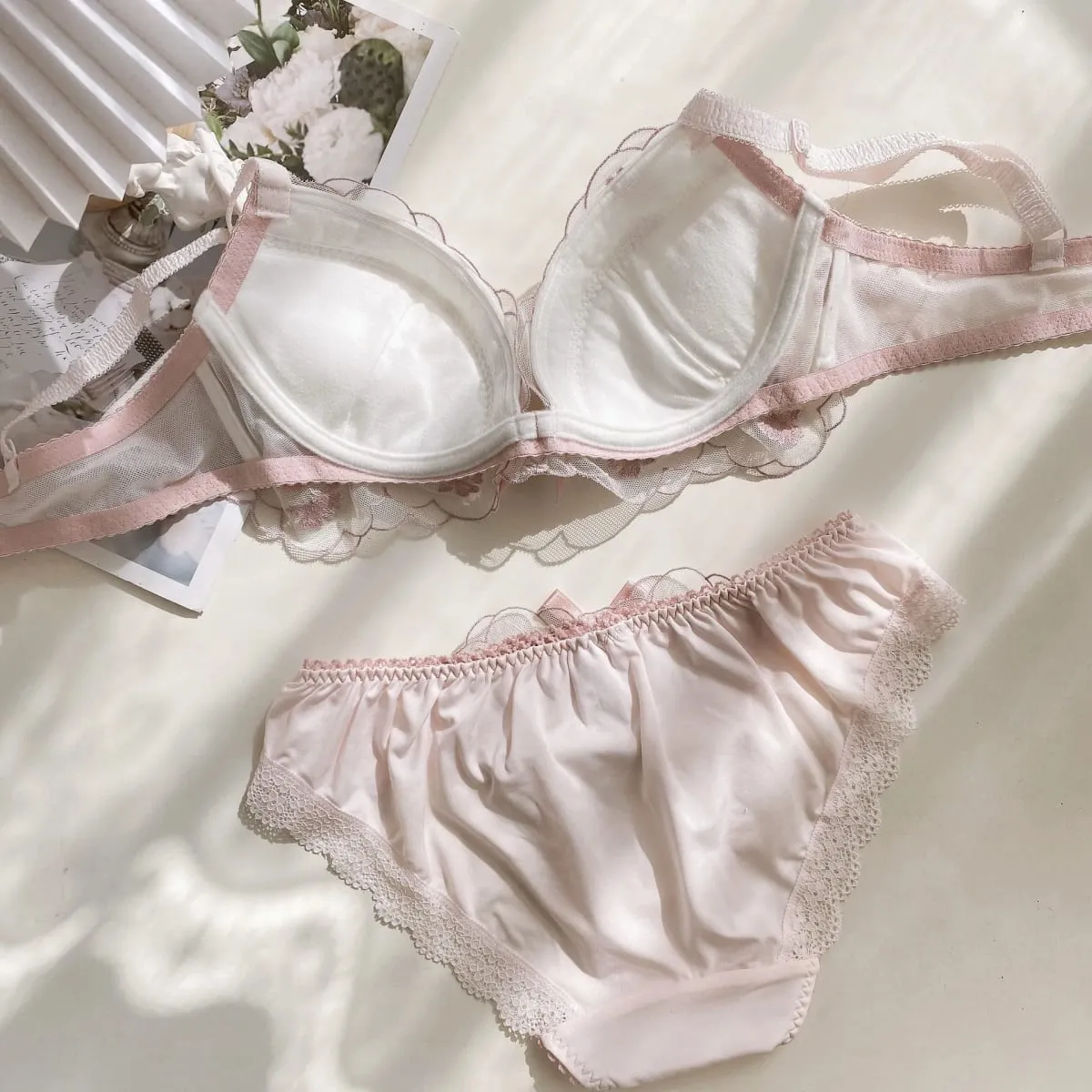 Fata sezione sottile lingerie da donna reggiseno in pizzo ricamato di grandi dimensioni set reggiseno intimo da donna con cuore di pollo basso raccolto