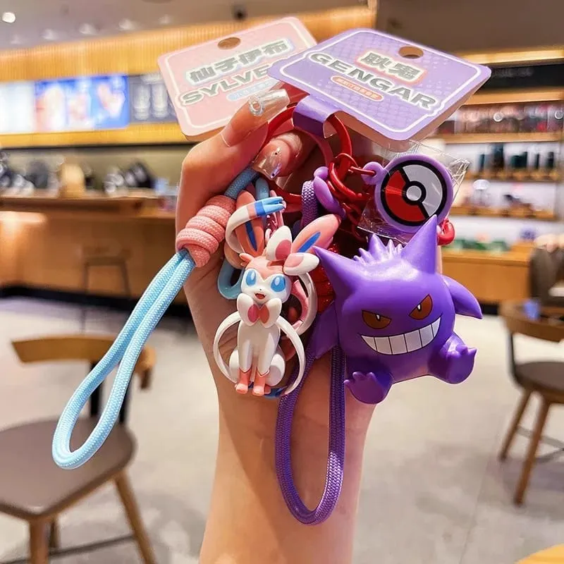 ของแท้พวงกุญแจ Pokemon Pikachu Gengar Sylveon Sprigatito Quaxly Fuecoco อะนิเมะ Action Figure ของเล่นพวงกุญแจกลิ่นหอมจี้