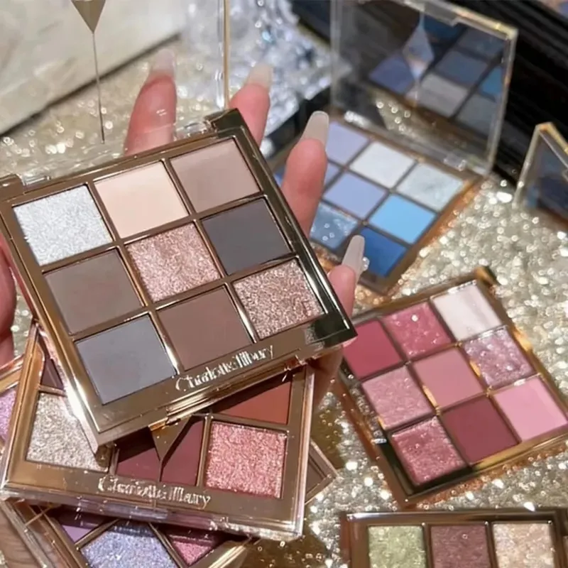 Палитра теней для век Charlotte Tilbury с атласно-матовым мерцанием и металлическим финишем. Простые в использовании 9 оттенков CT. Трендовые образы 2026 года.