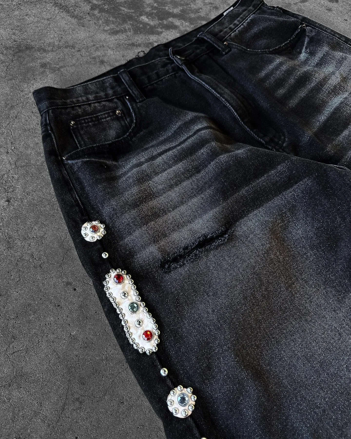 Mens Jeans Punk Vintage Streetwear Black Wide Leg Denim Pants Rhinestone Pearl Decor Ripped Distressed Loose Fit Y2K Fashion