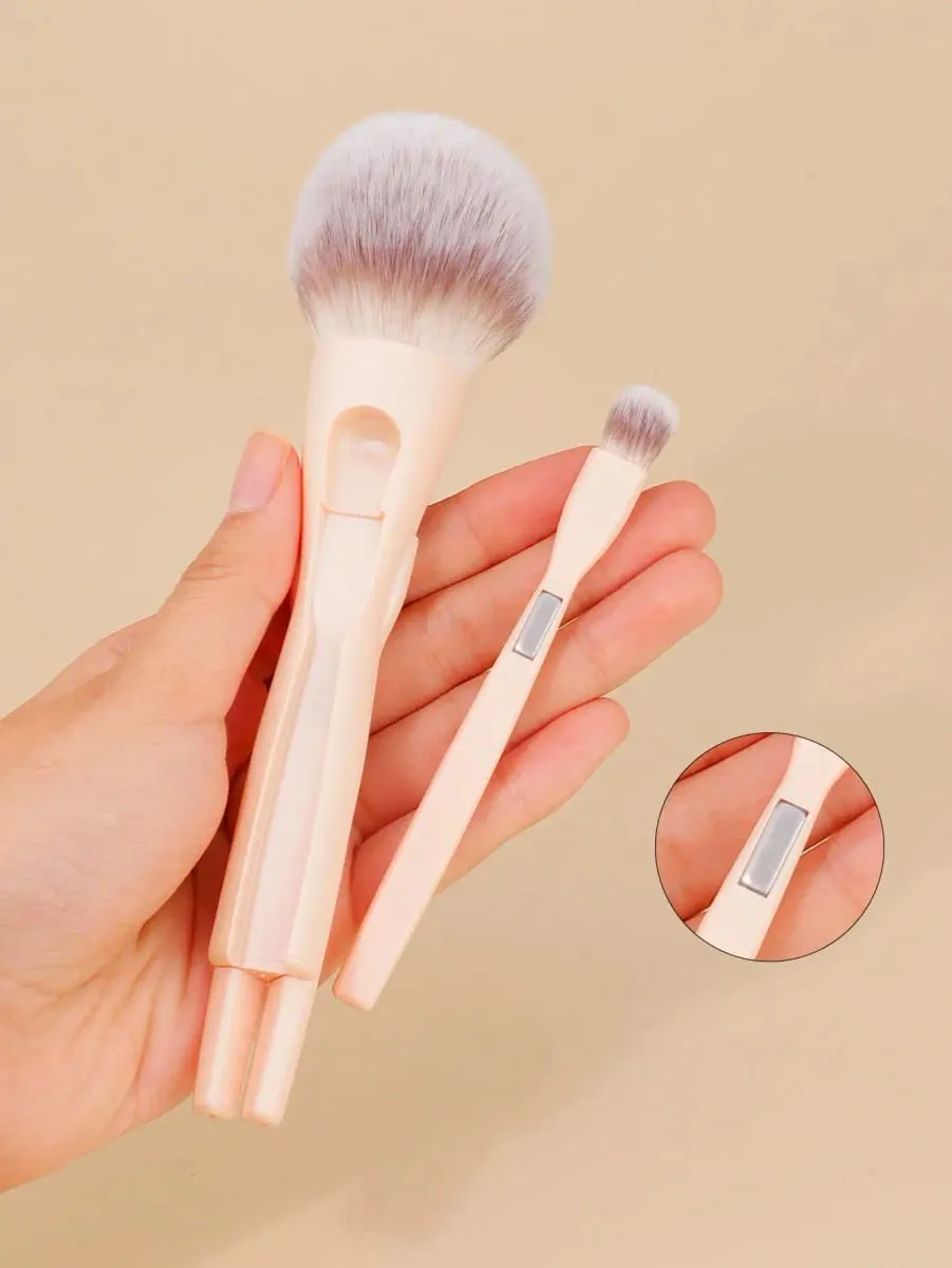 4-Piece Makeup Brush Set Featuring Professional-Grade Brushes Made from High-Quality Synthetic Fibers for a Luxurious Feel.