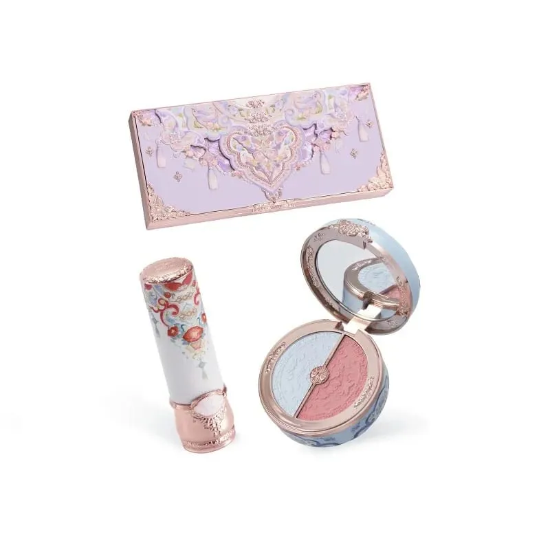 Makeup Set Flower Knows Butterfly Cloud Collar Collection Makeup Dárková sada obsahuje rtěnku s očními stíny Vegan & Cruelty-Free