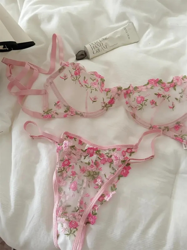 Everyday French Lace Bra Set Wireless Support Embroidered Flower Ultra Thin Breathable Comfort Hollow Out Lingerie BANERDANNI