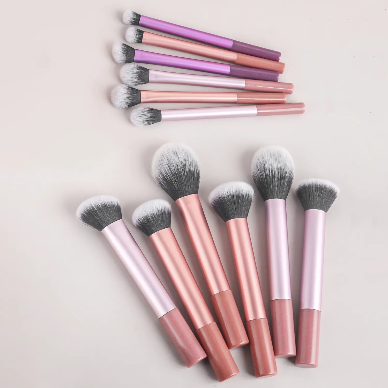 Bộ cọ trang điểm 12 chiếc Bàn chải mỹ phẩm đa chức năng chuyên nghiệp sáng tạo để trang điểm