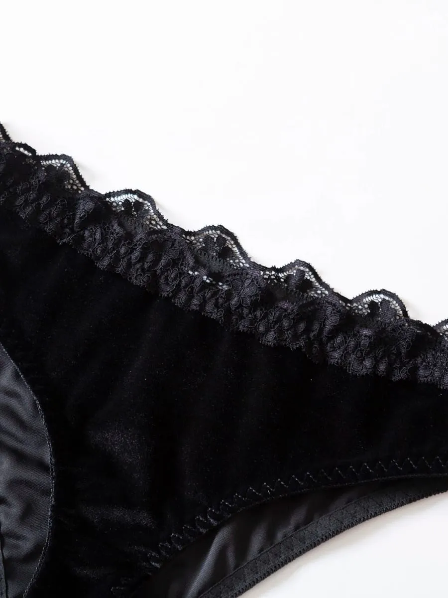Vintage Inspired Adjustable Strap Black Lace Lingerie Set Gothic Intimate Wear for Bold Femininity