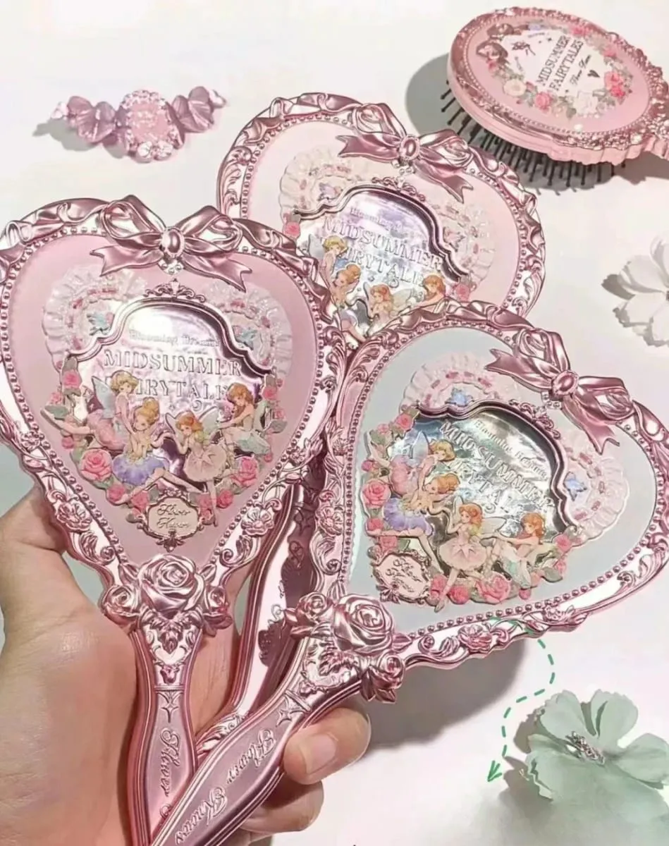 Flower Knows กระจกแต่งหน้าแบบใช้มือถือ Midsummer Night สตรอเบอร์รี่กามเทพ Bunny Garden Relief Pattern ชุดเครื่องมือแต่งหน้าสีจำกัด