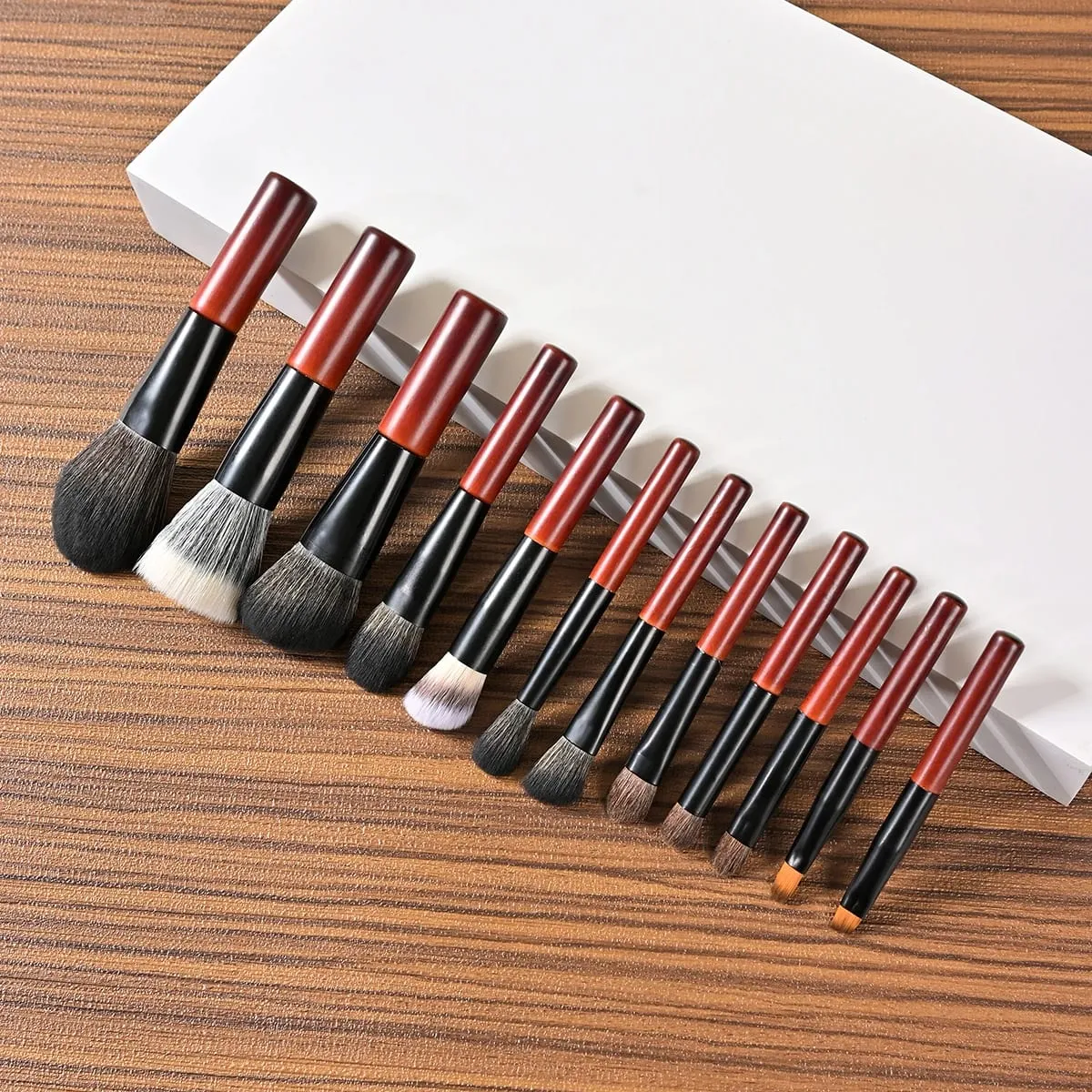 Set di 13 pennelli per trucco in noce, formato da viaggio, professionali, mini pennelli per trucco marrone chiaro, con custodia — image 2