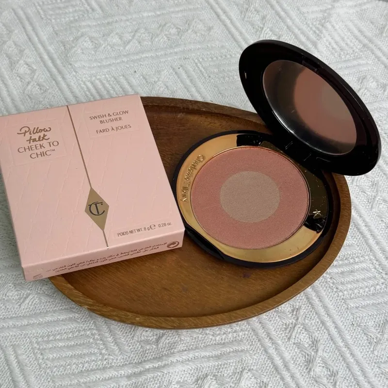 Charlotte Tilbury beállító púder kompakt szájfényes alapozó kéttónusú pirosító szemhéjpúder paletta könnyű, finom, hosszan tartó
