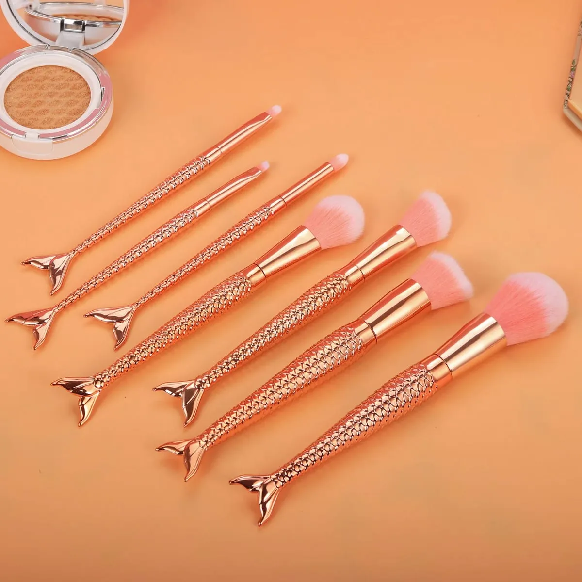 7Pcs Rainbow Mermaid Tail Makeup Brushes Large Powder Blush & Eyeshadow Detail Brushes Starter Beauty Cosmetic Kit